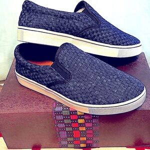 NIB Bernie Mev woven Women’s 11/Men's 9.5 Blue (Denim) Slip-On Shoes EU Size 42